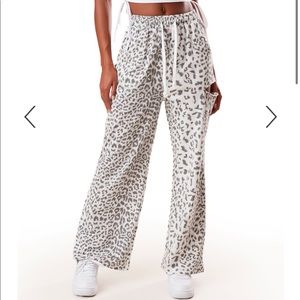 LEOPARD SWEATS WITH SLIT